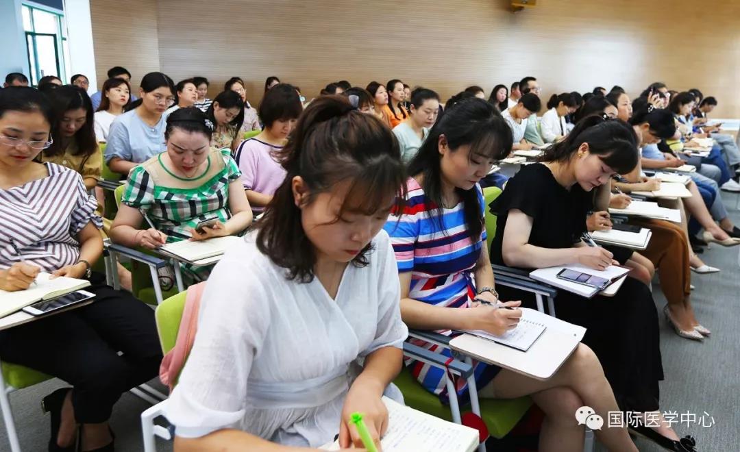 西安國際醫(yī)學(xué)中心舉辦為期兩天的科主任、護士長培訓(xùn)