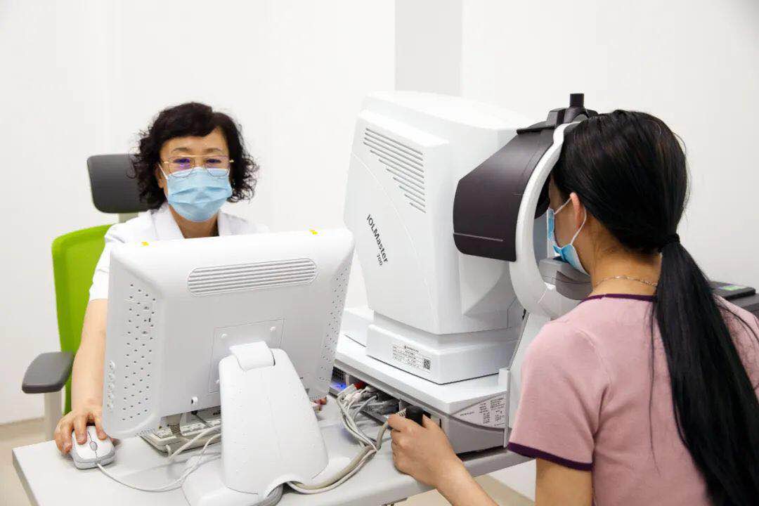 眼睛干澀、看不清字？ 快來這里檢查