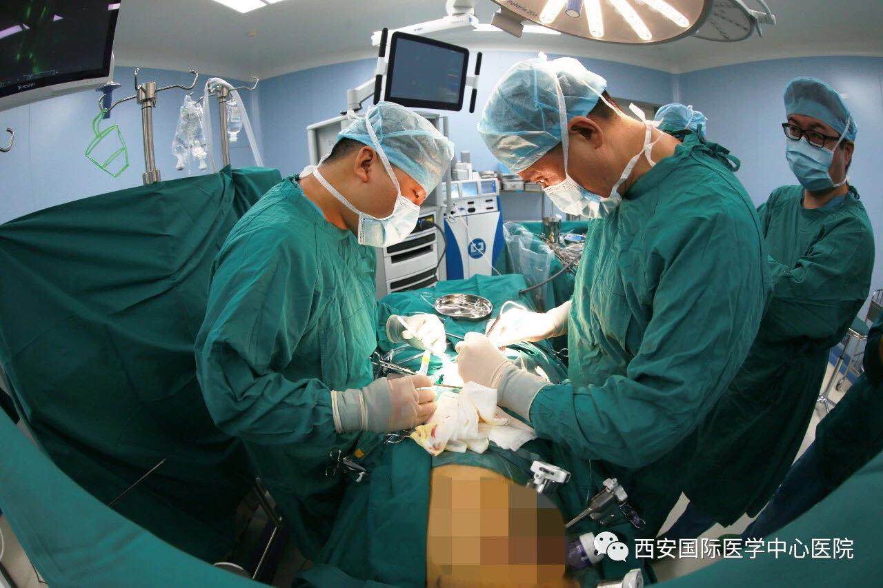 重磅！我院成功完成西北首例四代達芬奇機器人輔助房間隔缺損修補術