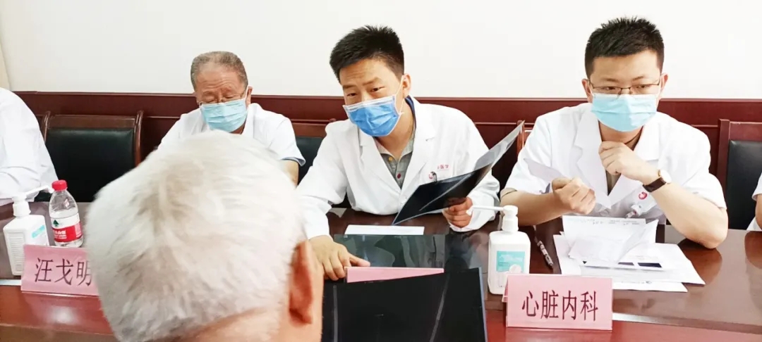 西安國際醫(yī)學中心醫(yī)院開展“致敬老黨員、老革命”義診活動