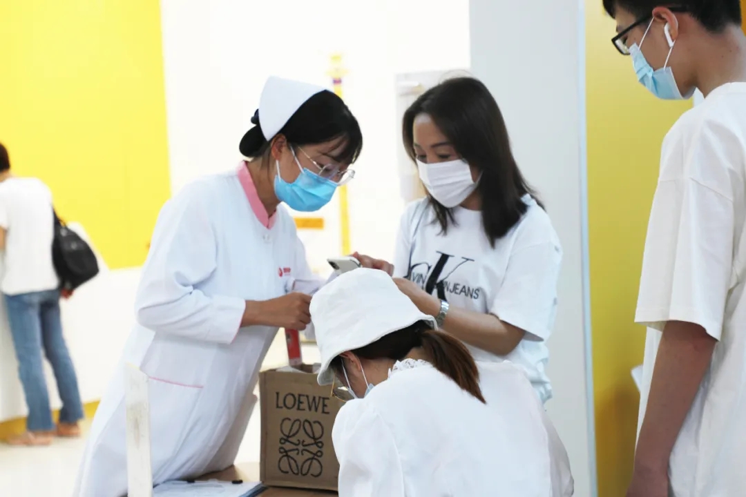 免掛號費(fèi)、診查費(fèi)，送健康卡……他們紛紛為這項暖心服務(wù)點贊！