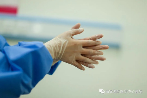 49秒！她的手，已接種了13230人