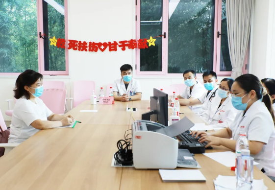 不掛號，解決多個問題，多學科MDT聯(lián)合門診讓更年期女性少跑腿，更安心！