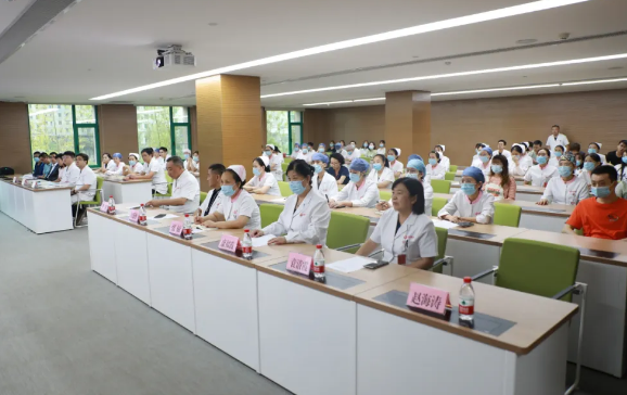 安全用械 守護(hù)健康——我院舉辦首屆“急救、生命支持類設(shè)備安全使用月”活動(dòng)