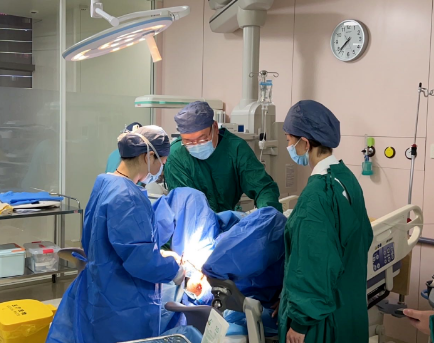 孕期規(guī)范管理，分娩精心接生，30歲產(chǎn)婦順產(chǎn)雙胞胎