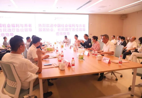中國社會(huì)福利與養(yǎng)老服務(wù)協(xié)會(huì)馮曉麗會(huì)長及陜西省民政廳李智遠(yuǎn)廳長一行蒞臨國際醫(yī)學(xué)參觀指導(dǎo)