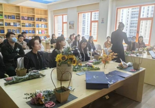 醫(yī)韻年華 花漾綻放——我院舉行國際婦女節(jié)職工插花活動