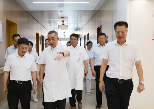 醫(yī)師節(jié)快樂！西北大學(xué)校長(zhǎng)孫慶偉一行來院慰問