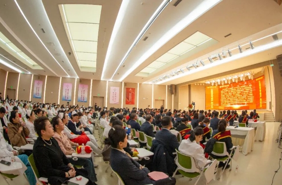 接續(xù)奮斗啟新篇！這場總結(jié)表彰大會奮進感滿滿